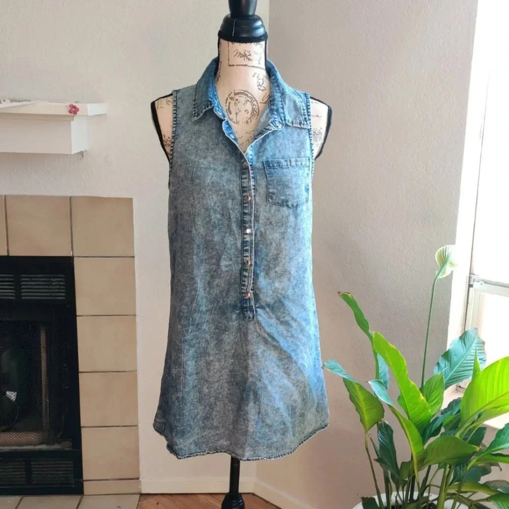 En Creme Chambray Tunic Collared Sleeveless Top Size M Back cut out